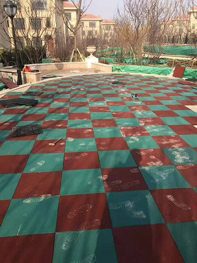 500X500橡胶地垫施工